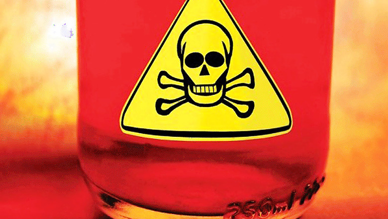 Kolkata Woman Throws Acid on 4 Pedestrians From Her Shop, Arrested