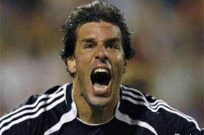 Liverpool, Real triumph to enter knockouts