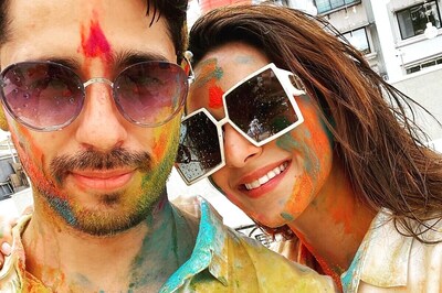 Kiara Advani and Sidharth Malhotra's First Holi Pics After Wedding Make Fans Scream 'Oye Hoye'