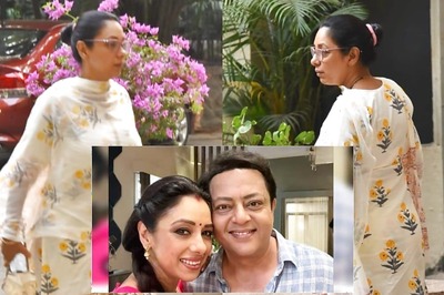 Rupali Ganguly Gets Teary-Eyed, Covers Her Face As She Pays Tribute To Nitesh Pandey