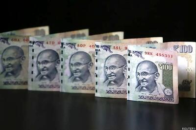 Rupee weakens further by 15 paise to 62.75 vs US dollar