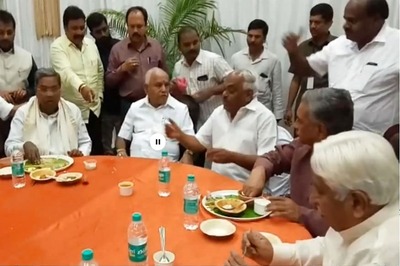 Kumaraswamy, Siddaramaiah and Yeddyurappa Share a Meal Together, Crack Jokes