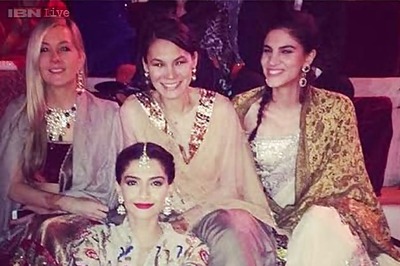 Snapshot: Sonam Kapoor looks effortlessly stylish at cousin's wedding
