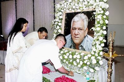 Indians, Pakistanis in Toronto Pay Tributes to Om Puri