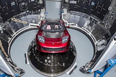 Elon Musk Shows How to Track Tesla Roadster in Space