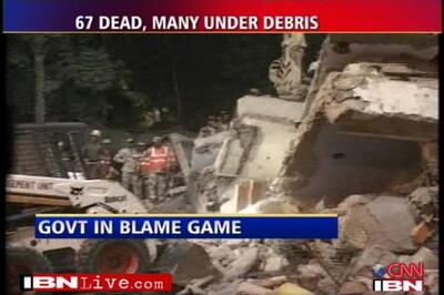 Delhi building collapse: rains mar rescue work
