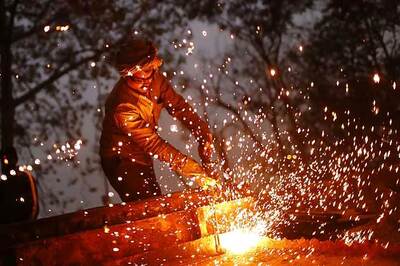 Economic prospects brighten, GDP to improve to 5.2 pc in 2014: Moody's