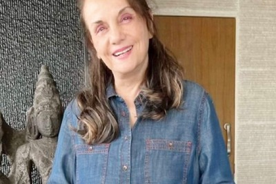 Veteran Actress Mumtaz Turns Hairstylist For Anju Mahendroo; Fan Says ‘Two Beautiful Women In One Frame’