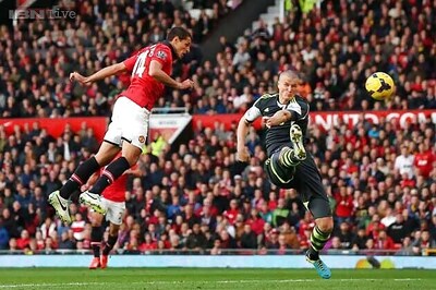 Manchester United fight back to beat Stoke City 3-2