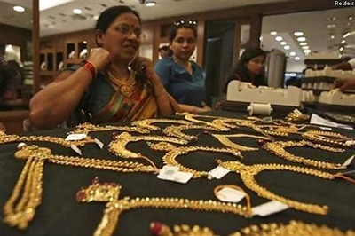 Gold prices plunge by Rs 1,150; hit 23-month low in Delhi