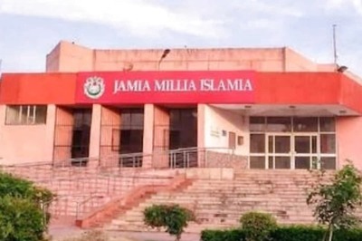Students Protest Outside Jamia Millia Islamia, Demand CUET for Admission