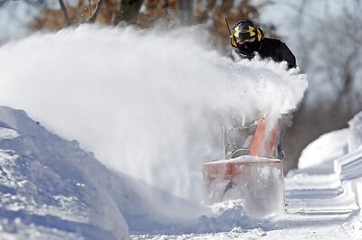 Emergency declared in five states, airports closed as snow storm hits US