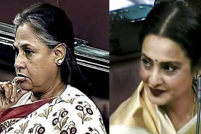 Rekha, Jaya Bachchan maintain distance in RS