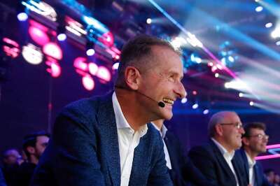 Volkswagen CEO Herbert Diess Joins Twitter, Trolls Elon Musk in His First Tweet