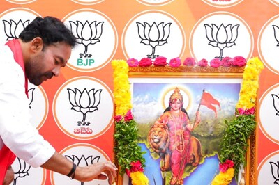 Telangana BJP Chief Homes In on KCR Govt's 'Unkept Promise' of Housing for Poor