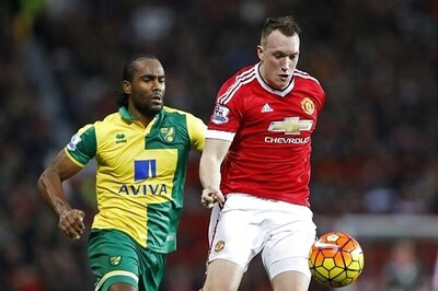 Fit-again Jones, Valencia and Fellaini boost Manchester United