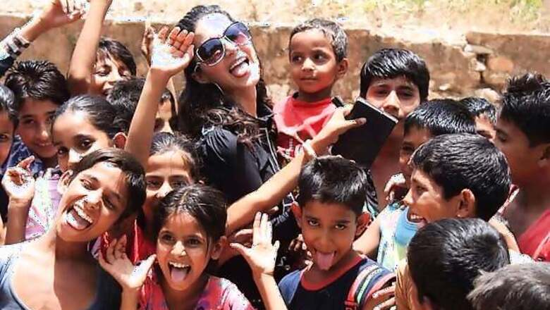Snapshot: Sunny Leone sticks her tongue out, can barely contain her excitement as she meets her fans