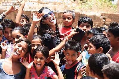 Snapshot: Sunny Leone sticks her tongue out, can barely contain her excitement as she meets her fans