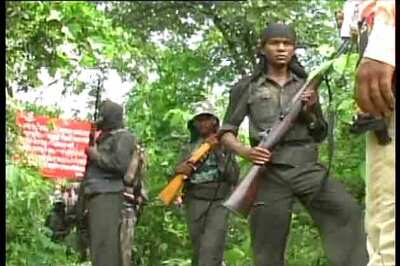 10 killed as Maoists blow up police bus