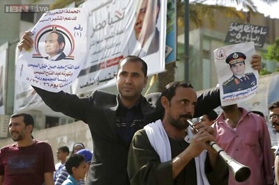 Egypt court sentences 102 Islamists to 10 years in jail