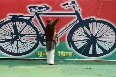 Split in Samajwadi Party Formalised; Akhilesh Faction Lays Claim to Symbol