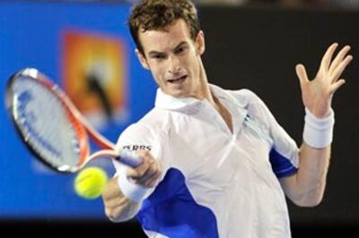 Murray blames cycling shorts for defeat to Federer