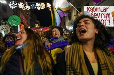 Turkish Police Tear-gas Women Protesting Over Violence