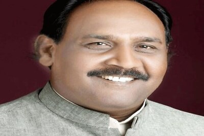 Opposition Targets Madhya Pradesh Minister Over Arrest Warrant in Murder Case