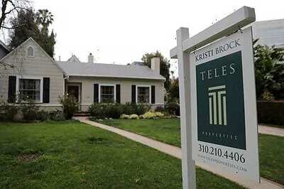 U.S. Consumer Confidence At Six-year Low; Underscores Concerns About Economic Recovery