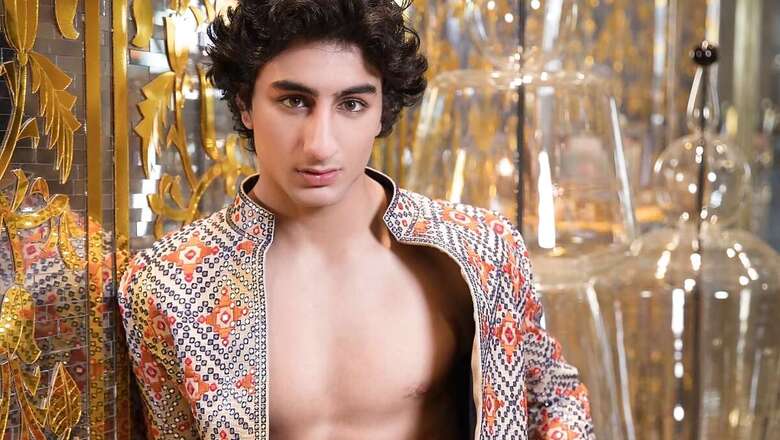 Ibrahim Ali Khan Flaunts His 8 Pack Abs in Traditional Jacket, See Pics