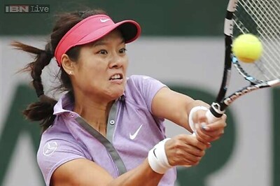 Second seed Li suffers Paris upset, Ferrer eases through