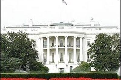 Man arrested outside White House for threatening Bush