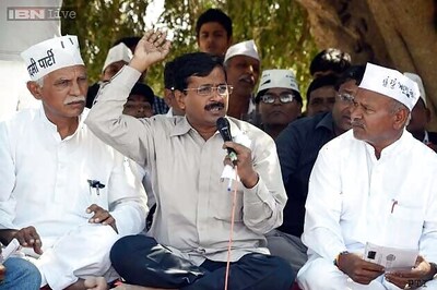 Kejriwal posts 17 questions to Modi after he refused to meet him