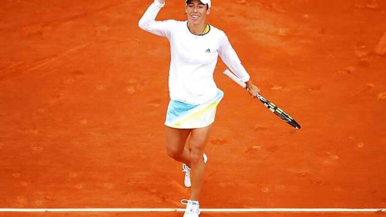 Francesca Schiavone eases into French Open 4th round