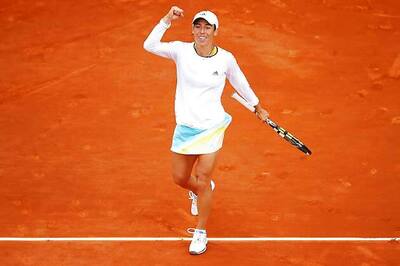 Francesca Schiavone eases into French Open 4th round