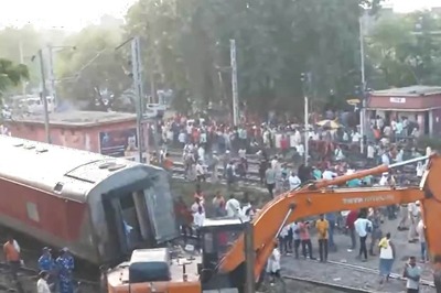 Bihar Train Accident: ‘Fault in Tracks’ Likely Cause of North East Express Derailment, Says Preliminary Probe