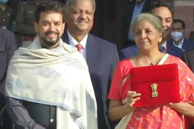 Sitharaman’s Saree Symbolism: With Eye on Bengal, Did Finance Minister Wear Laal-Paad on Budget Day?