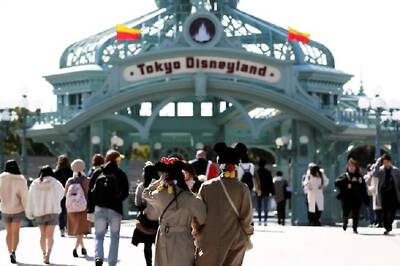 Tokyo Disneyland, DisneySea Reopen After 4 Months