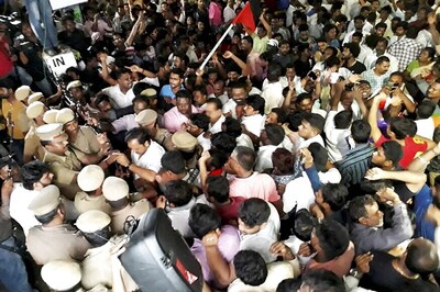 Anxious Tamil Nadu Prays for Karunanidhi as DMK Chief Continues to Fight Grim Battle for Life