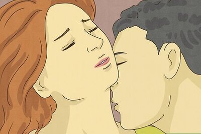 10 Things to Do when a Guy Is Kissing Your Neck