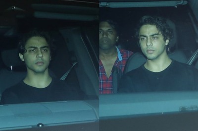 Shah Rukh Khan Fans Go Gaga As They Spot Aryan Khan at Angry Young Men Screening; Watch Video