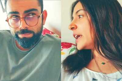 'Aye Kohli Chauka Maar Naa': Anushka Sharma Gives Virat on Field Experience at Home, Watch Video
