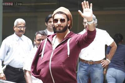 Snapshot: Ranveer Singh discharged from hospital post shoulder surgery