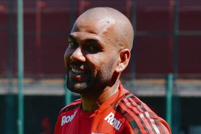 Brazil Defender Dani Alves to Not Sign for Any Club Until 2022