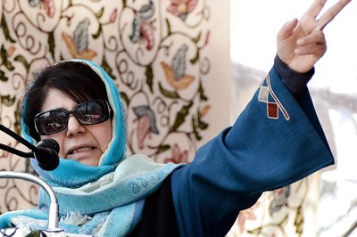 Mehbooba Should Have Released Hurriyat Leaders: Omar