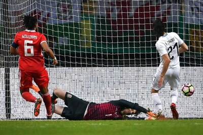 Edinson Cavani Scores 100th Goal for Uruguay in Win Over Wales