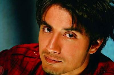 Bollywood condemns militant attack on school in Peshawar