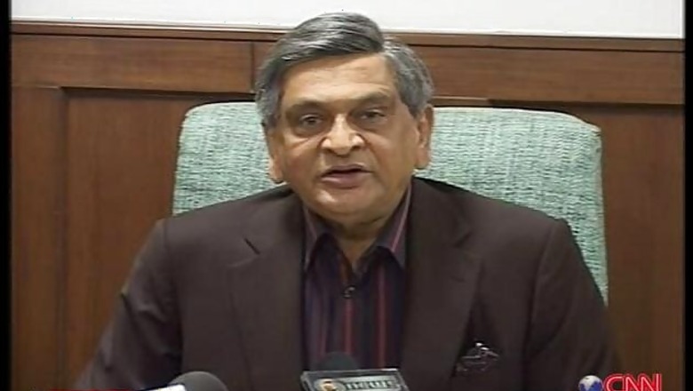 Provide faster help to NRIs: Krishna to Indian envoys