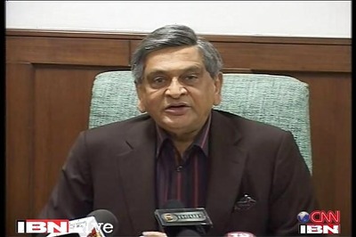 Provide faster help to NRIs: Krishna to Indian envoys