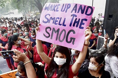 Delhi Continues to Gasp for Breath as Toxic Haze Lingers for Third Consecutive Day